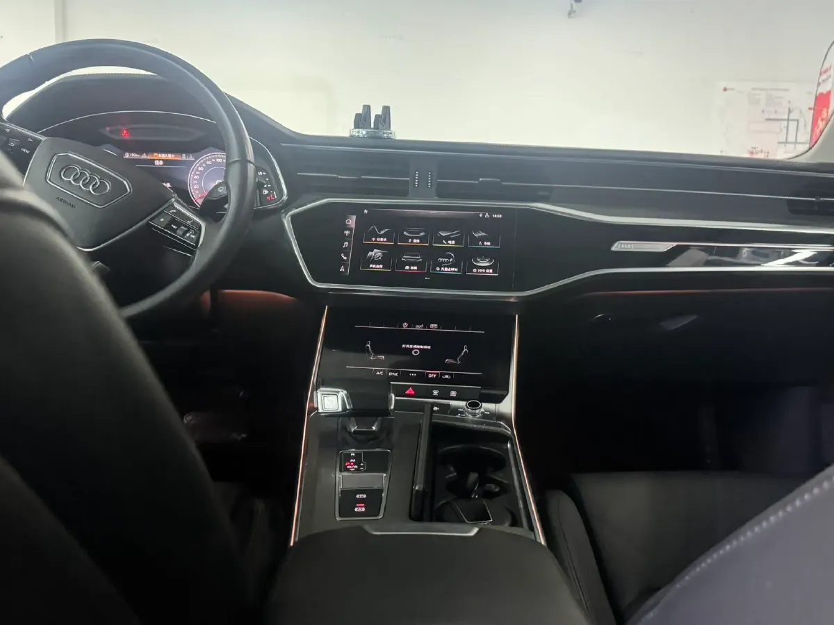 2020 Audi A6L 2.0T 190HP L4 7DCT,autocango,china used car exporter,china ev exporter,chinese used car exporter,chinese used ev exporter