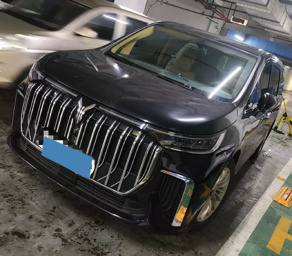 2024 Voyah Dream 1.5T 150HP L4 PHEV 43KWH,autocango,china used car exporter,china ev exporter,chinese used car exporter,chinese used ev exporter