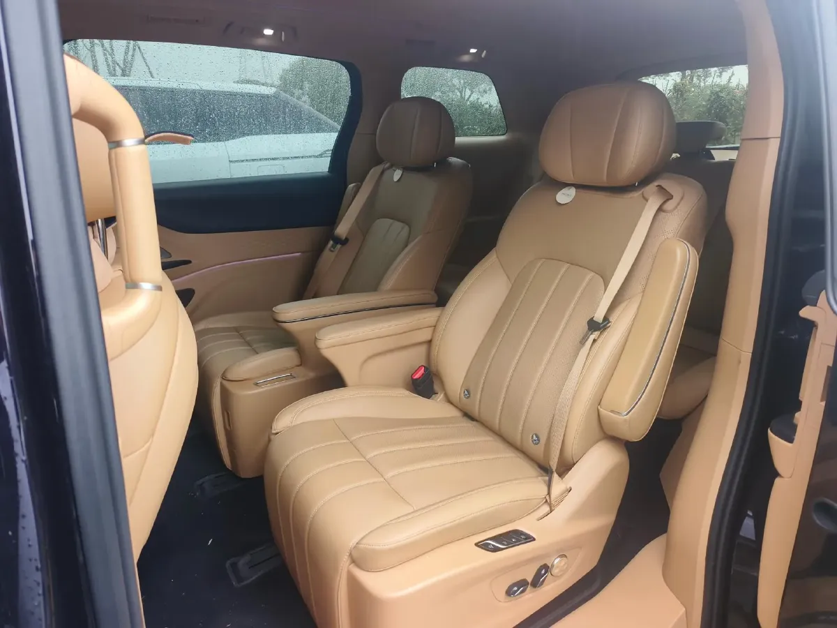 2024 Voyah Dream 1.5T 150HP L4 PHEV 43KWH,autocango,china used car exporter,china ev exporter,chinese used car exporter,chinese used ev exporter