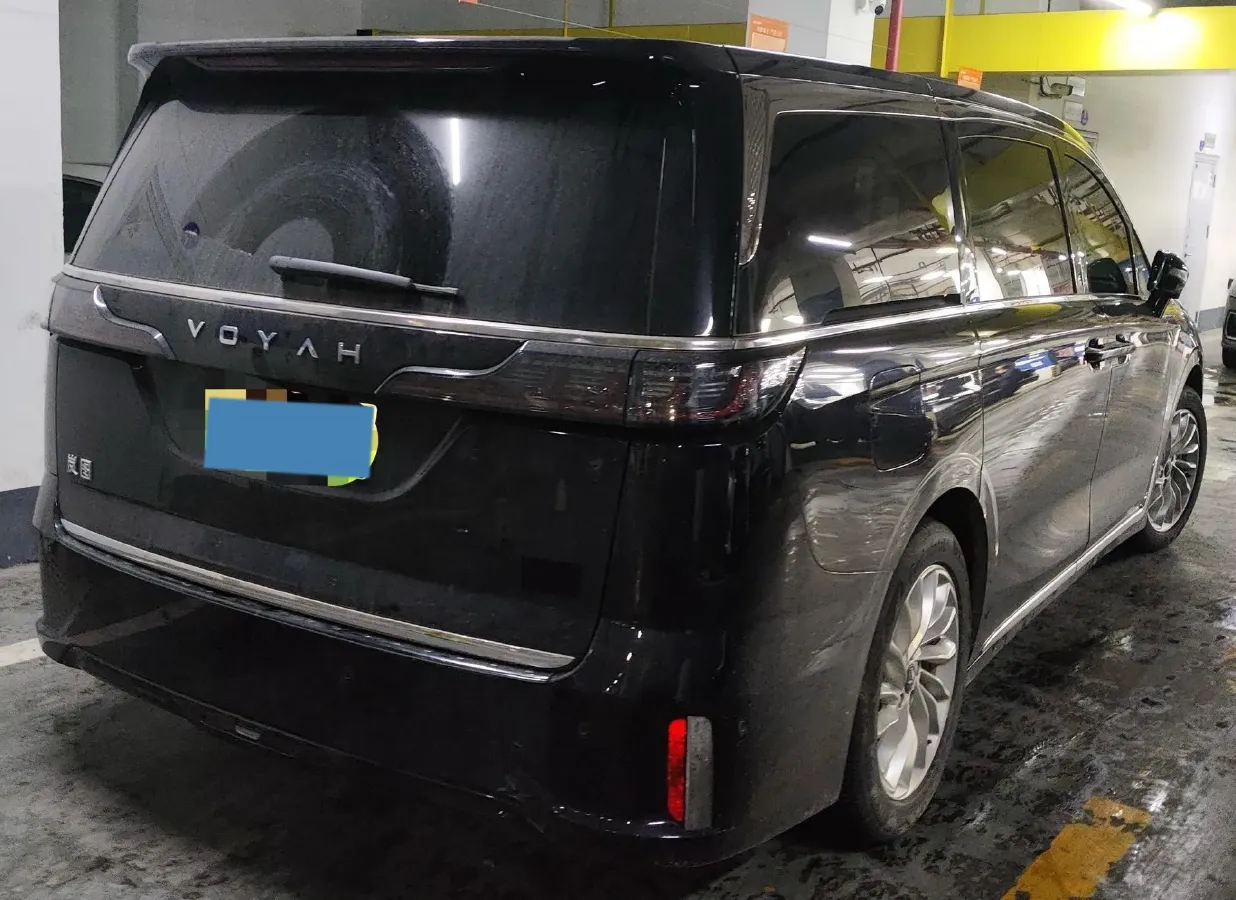 2024 Voyah Dream 1.5T 150HP L4 PHEV 43KWH,autocango,china used car exporter,china ev exporter,chinese used car exporter,chinese used ev exporter