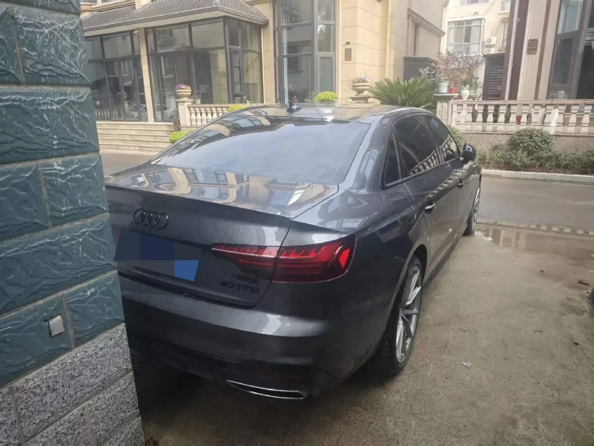 2025 Audi A4L 2.0T 190HP L4 7DCT,autocango,china used car exporter,china ev exporter,chinese used car exporter,chinese used ev exporter