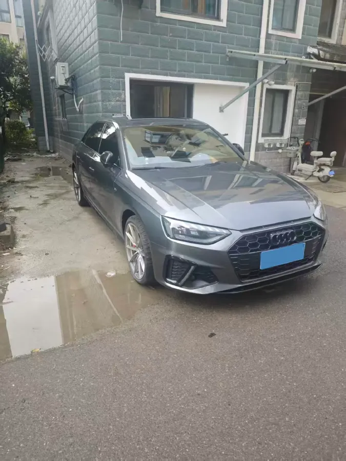 2025 Audi A4L 2.0T 190HP L4 7DCT,autocango,china used car exporter,china ev exporter,chinese used car exporter,chinese used ev exporter