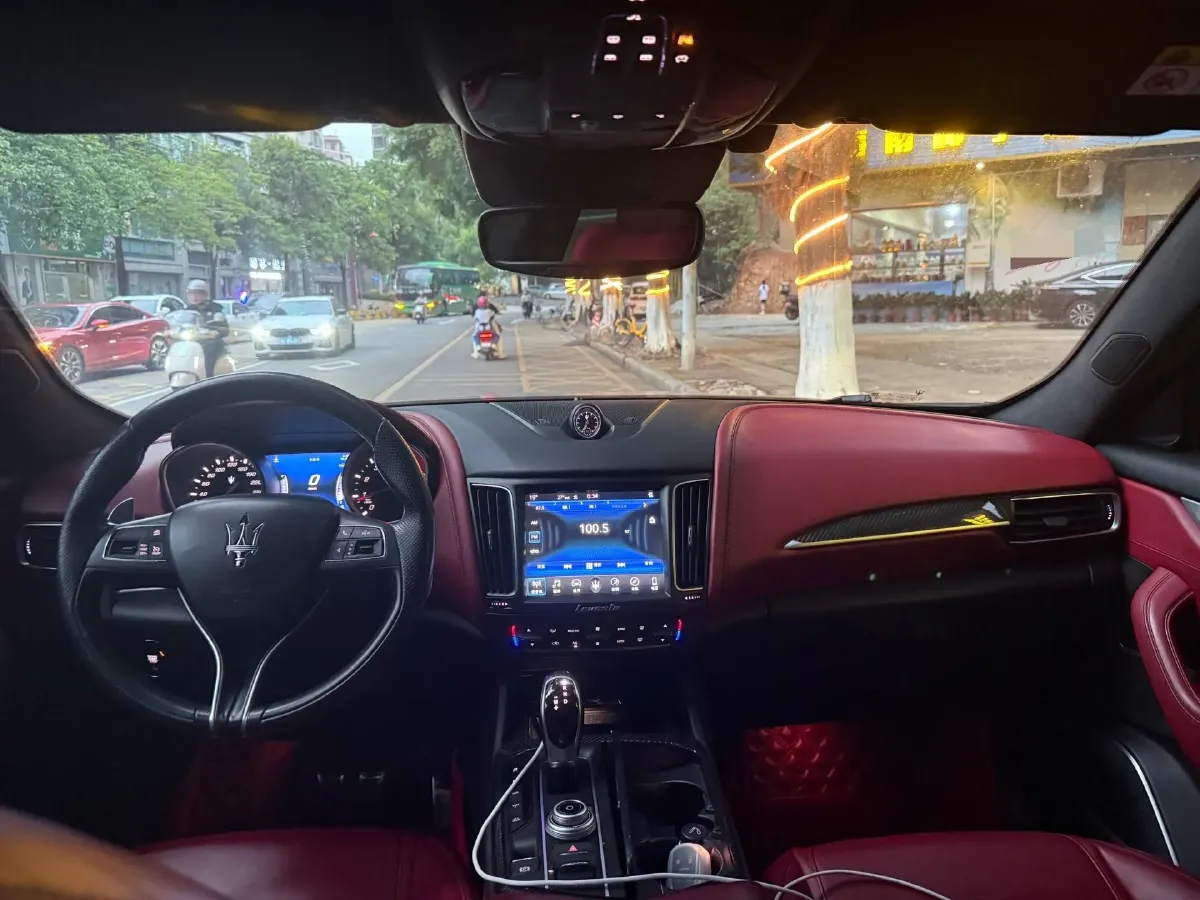 2018 Maserati Levante 3.0T 350HP V6 8AT,autocango,china used car exporter,china ev exporter,chinese used car exporter,chinese used ev exporter