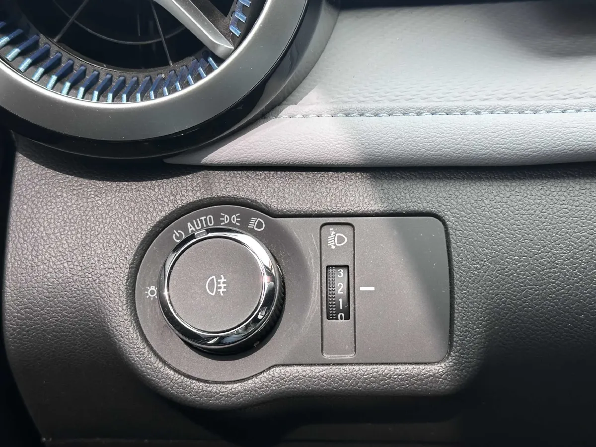 2023 Chevrolet Monza 1.5L 113HP L4 6DCT,autocango,china used car exporter,china ev exporter,chinese used car exporter,chinese used ev exporter