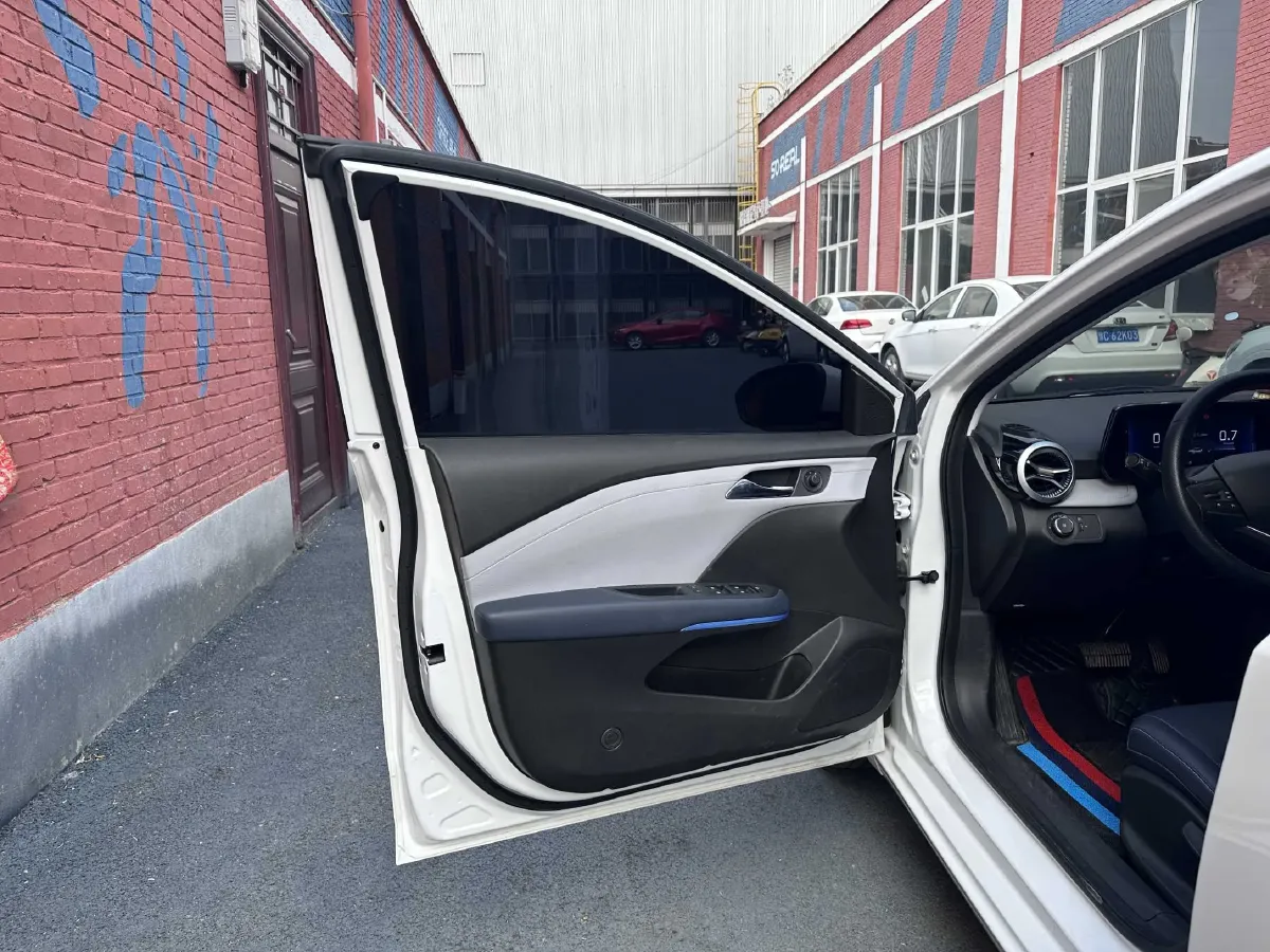 2023 Chevrolet Monza 1.5L 113HP L4 6DCT,autocango,china used car exporter,china ev exporter,chinese used car exporter,chinese used ev exporter