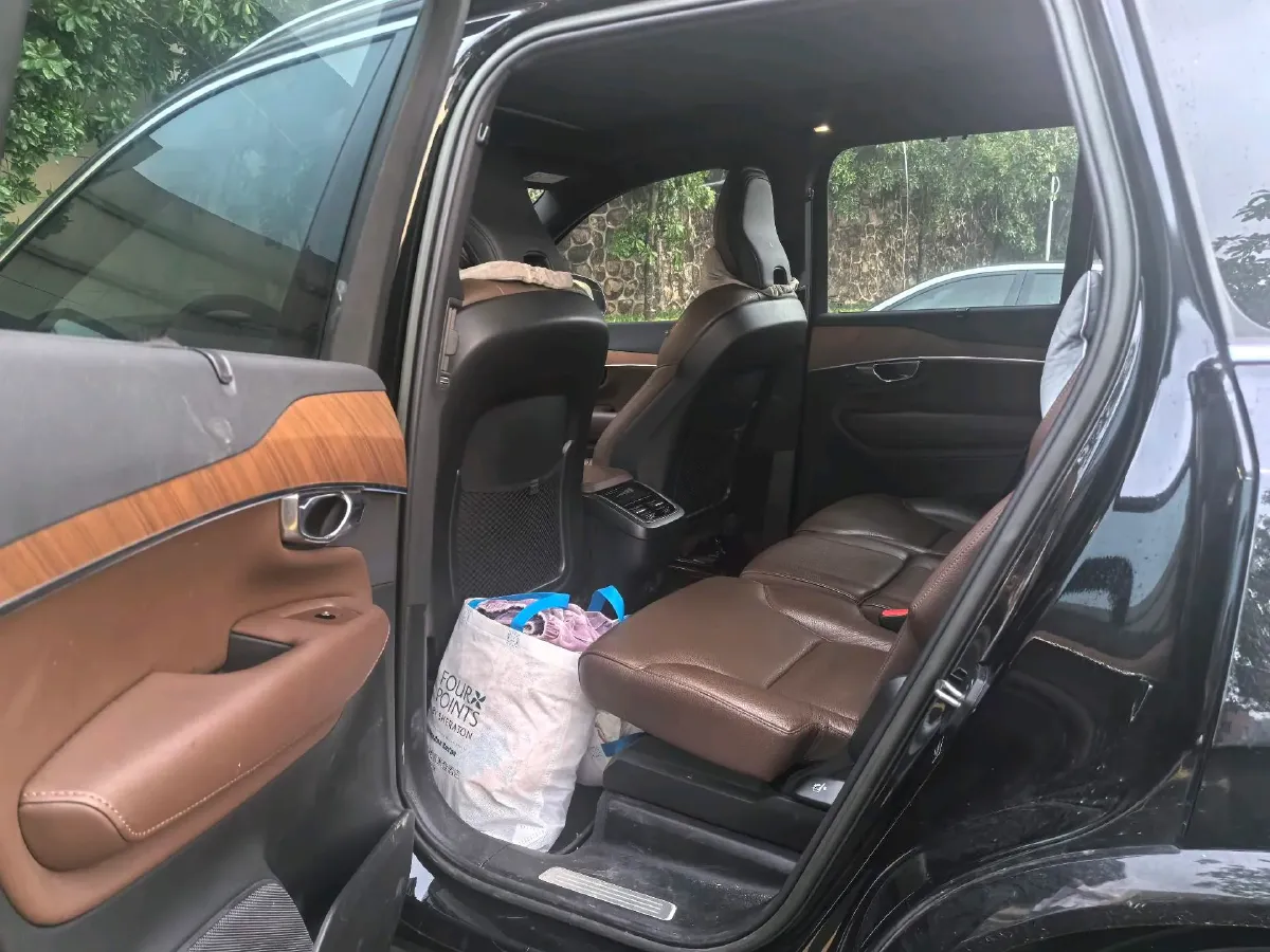 2023 Volvo XC90 2.0T 299HP L4 8AT,autocango,china used car exporter,china ev exporter,chinese used car exporter,chinese used ev exporter