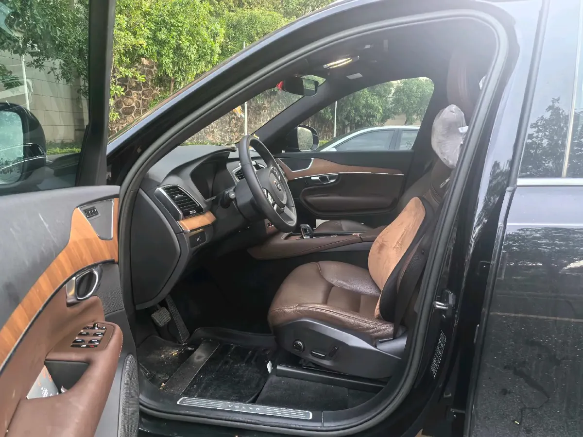 2023 Volvo XC90 2.0T 299HP L4 8AT,autocango,china used car exporter,china ev exporter,chinese used car exporter,chinese used ev exporter