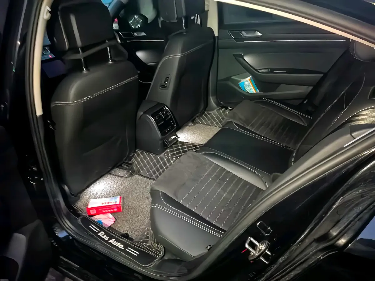 2021 Volkswagen Magotan 2.0T 186HP L4 7DCT,autocango,china used car exporter,china ev exporter,chinese used car exporter,chinese used ev exporter