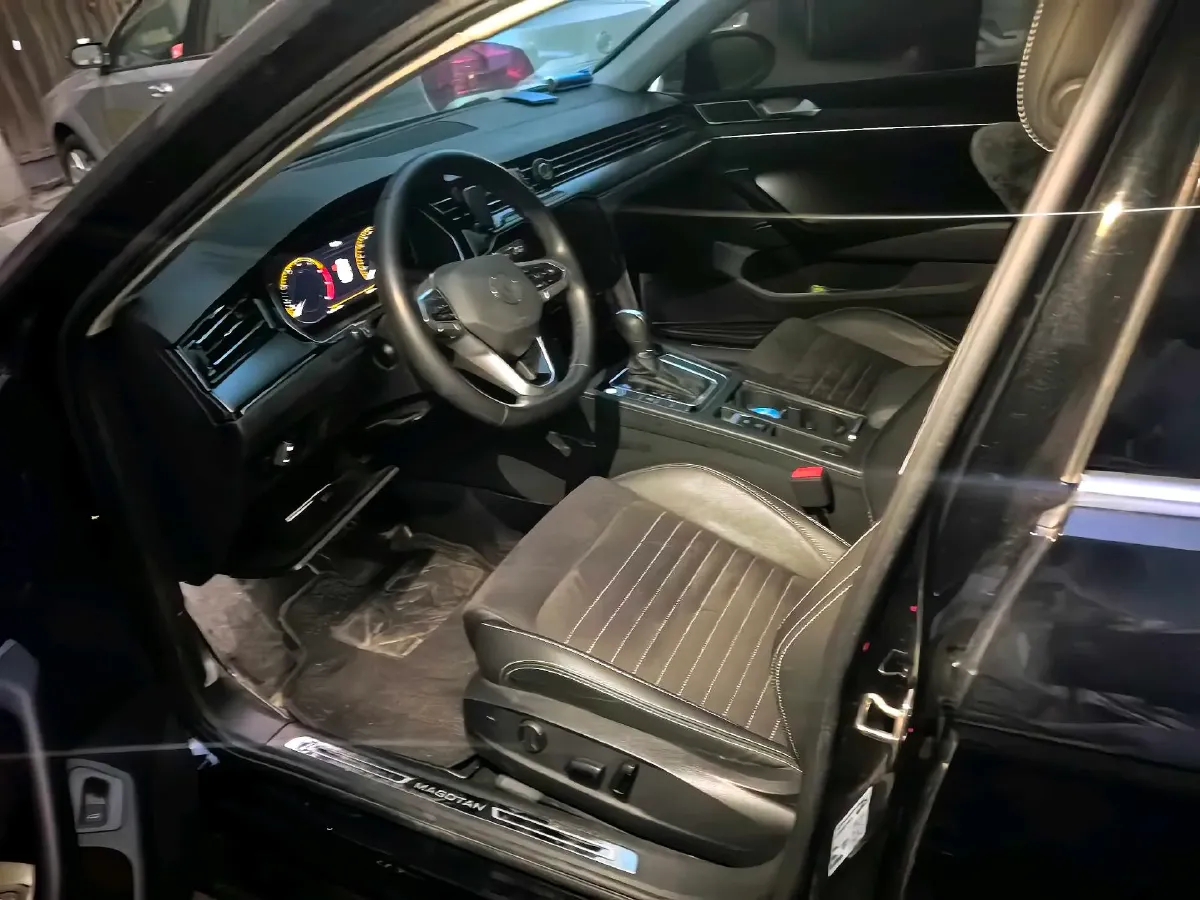 2021 Volkswagen Magotan 2.0T 186HP L4 7DCT,autocango,china used car exporter,china ev exporter,chinese used car exporter,chinese used ev exporter