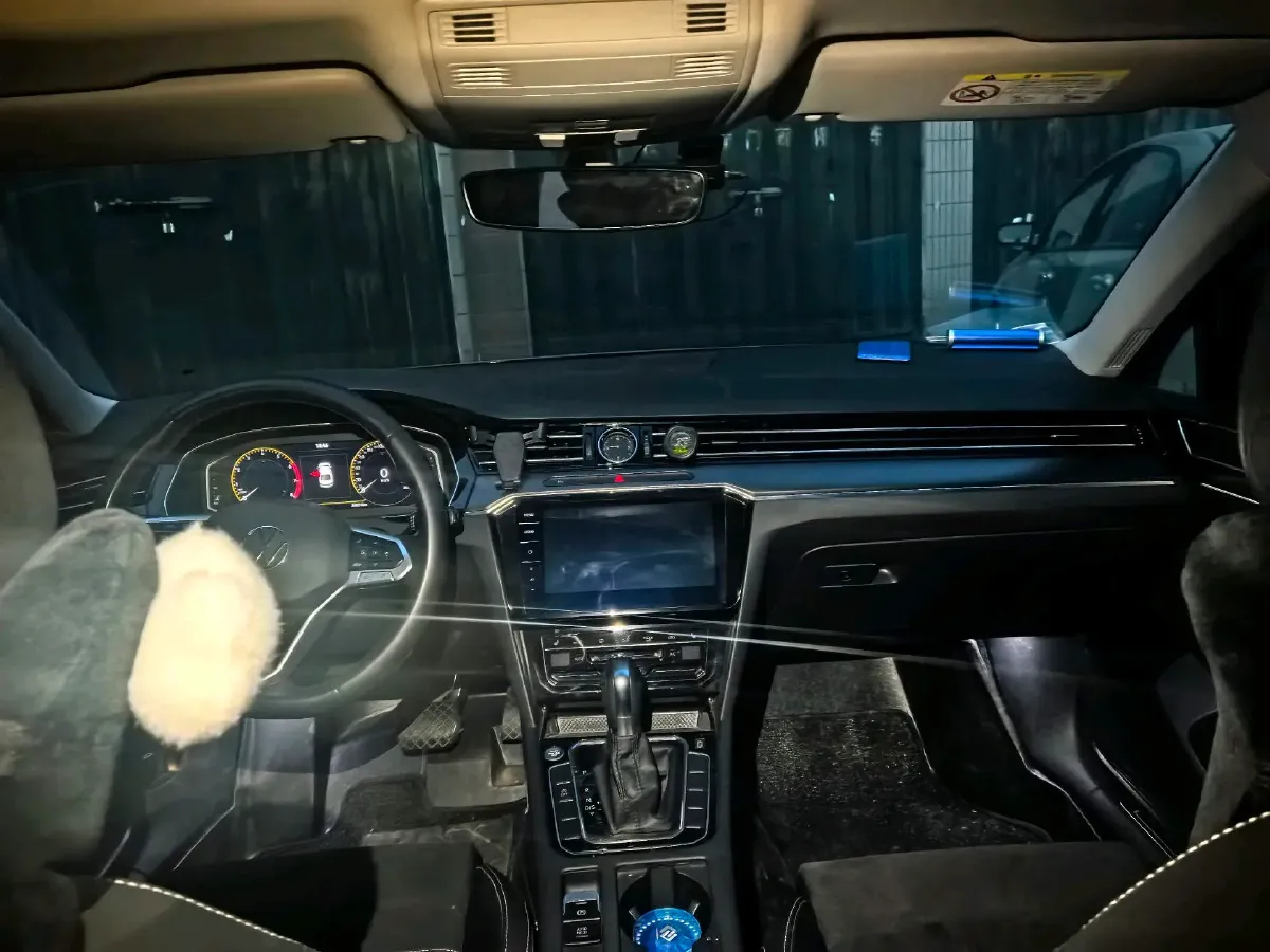 2021 Volkswagen Magotan 2.0T 186HP L4 7DCT,autocango,china used car exporter,china ev exporter,chinese used car exporter,chinese used ev exporter