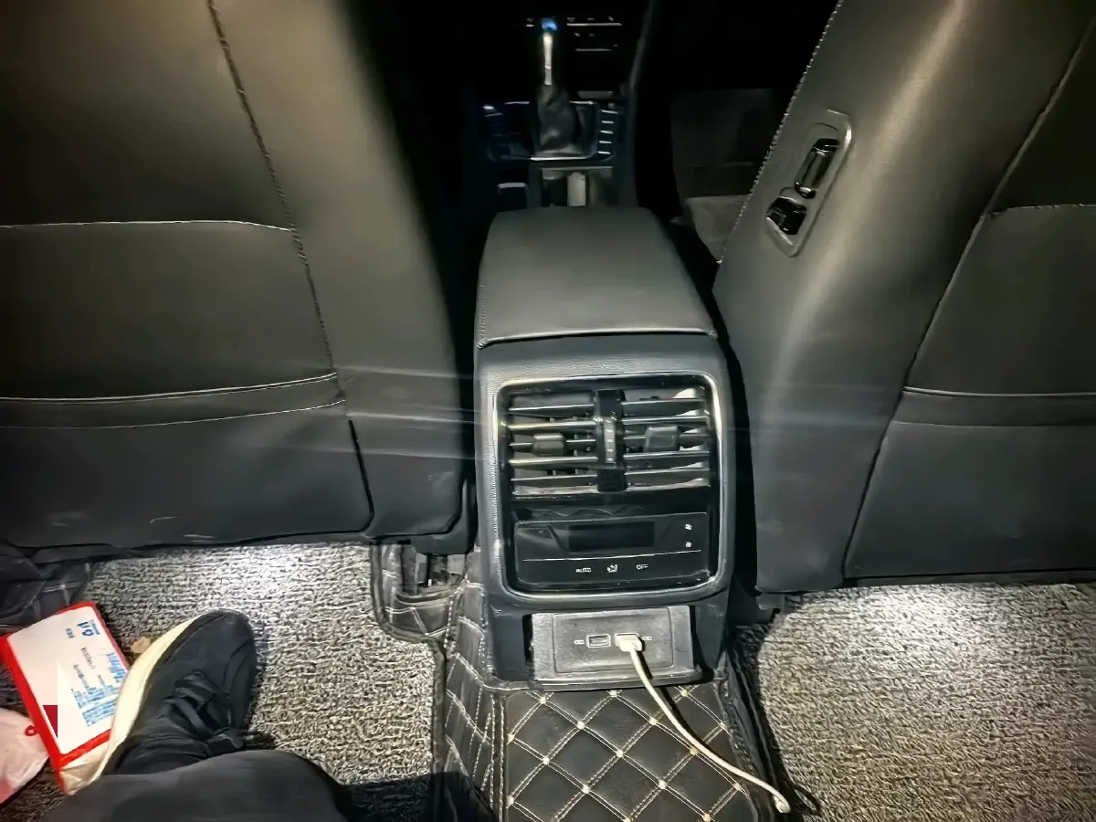 2021 Volkswagen Magotan 2.0T 186HP L4 7DCT,autocango,china used car exporter,china ev exporter,chinese used car exporter,chinese used ev exporter