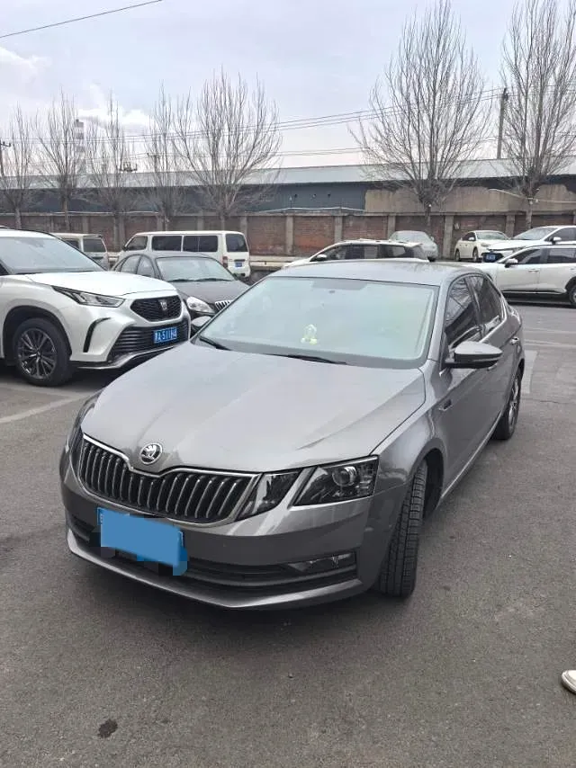 2020 Skoda Octavia 1.5L 113HP L4 6AT,autocango,china used car exporter,china ev exporter,chinese used car exporter,chinese used ev exporter