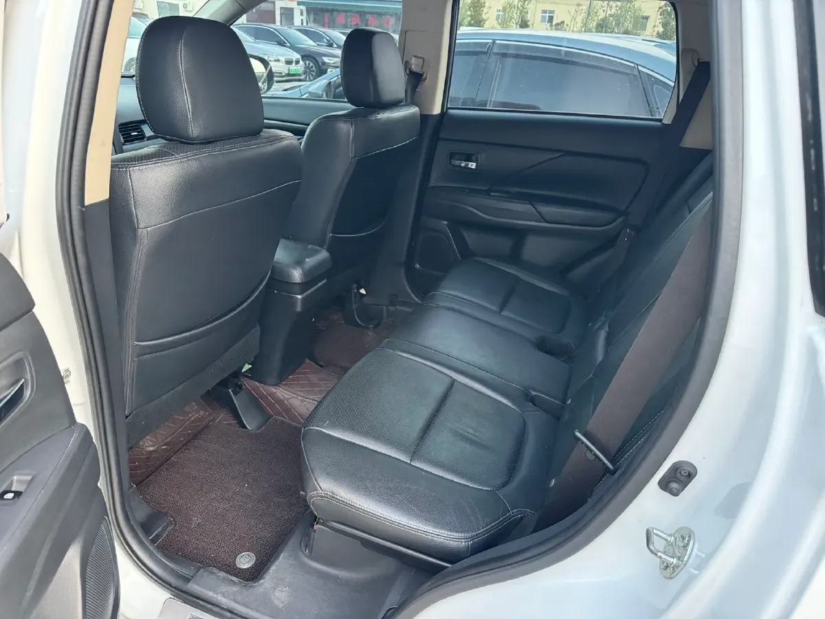 2018 Mitsubishi Outlander 2.0L 166HP L4 CVT,autocango,china used car exporter,china ev exporter,chinese used car exporter,chinese used ev exporter