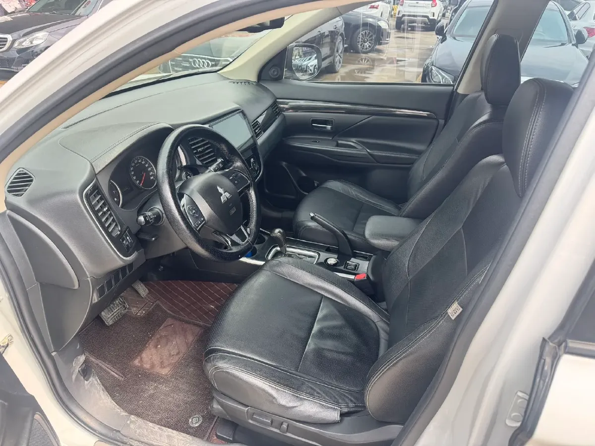 2018 Mitsubishi Outlander 2.0L 166HP L4 CVT,autocango,china used car exporter,china ev exporter,chinese used car exporter,chinese used ev exporter