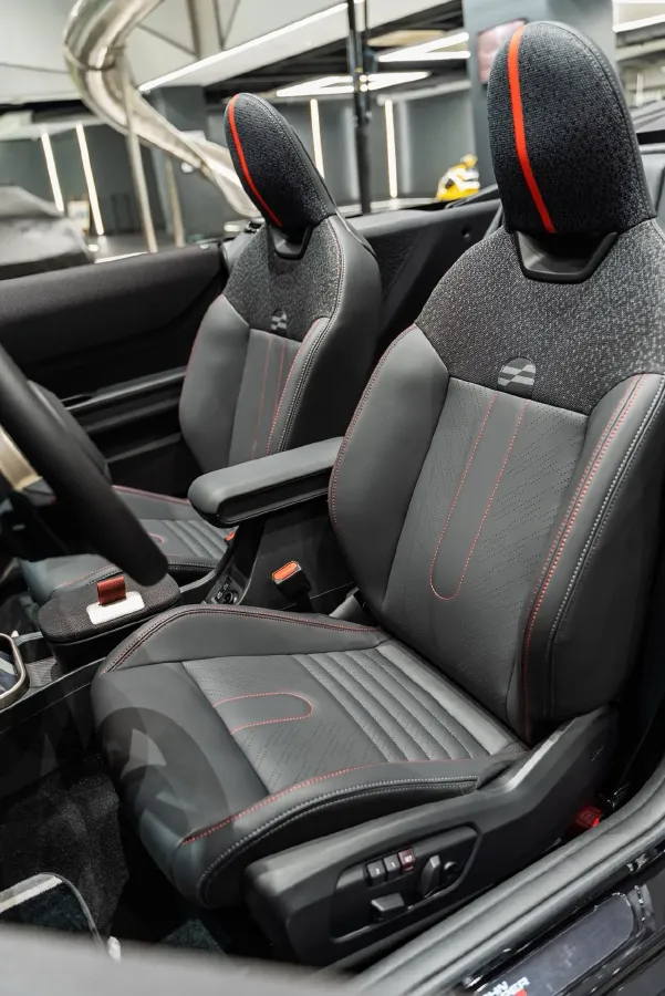 2025 MINI JCW 2.0T 231HP L4 7DCT,autocango,china used car exporter,china ev exporter,chinese used car exporter,chinese used ev exporter