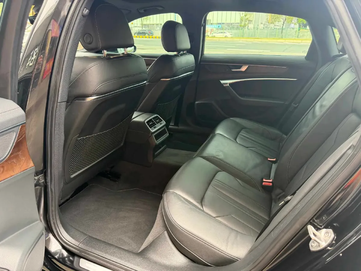 2020 Audi A6L 2.0T 190HP L4 7DCT,autocango,china used car exporter,china ev exporter,chinese used car exporter,chinese used ev exporter