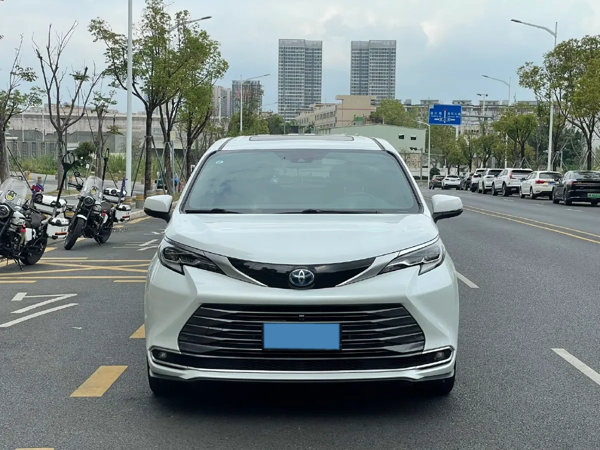 2023 Toyota Sienna 2.5L 189HP L4 E-CVT Hybrid,autocango,china used car exporter,china ev exporter,chinese used car exporter,chinese used ev exporter