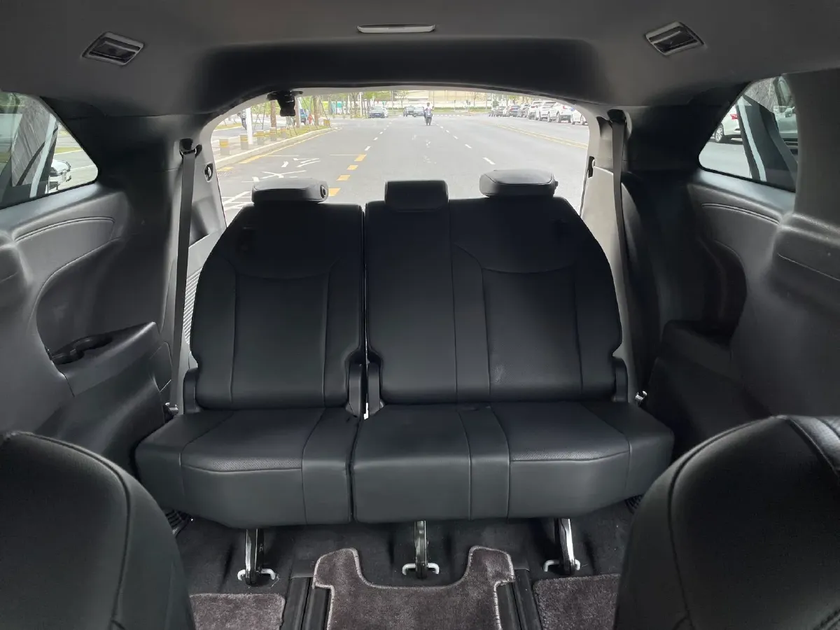 2023 Toyota Sienna 2.5L 189HP L4 E-CVT Hybrid,autocango,china used car exporter,china ev exporter,chinese used car exporter,chinese used ev exporter