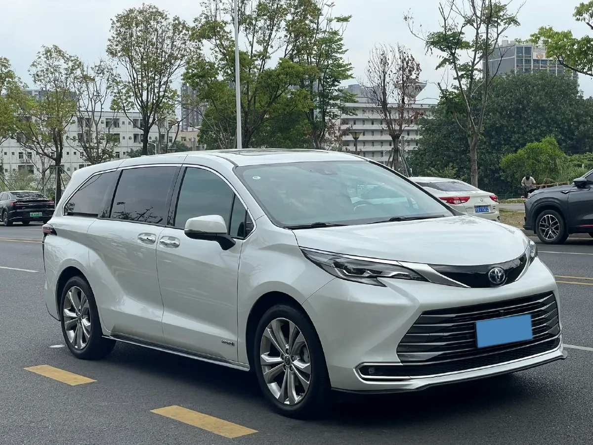 2023 Toyota Sienna 2.5L 189HP L4 E-CVT Hybrid,autocango,china used car exporter,china ev exporter,chinese used car exporter,chinese used ev exporter