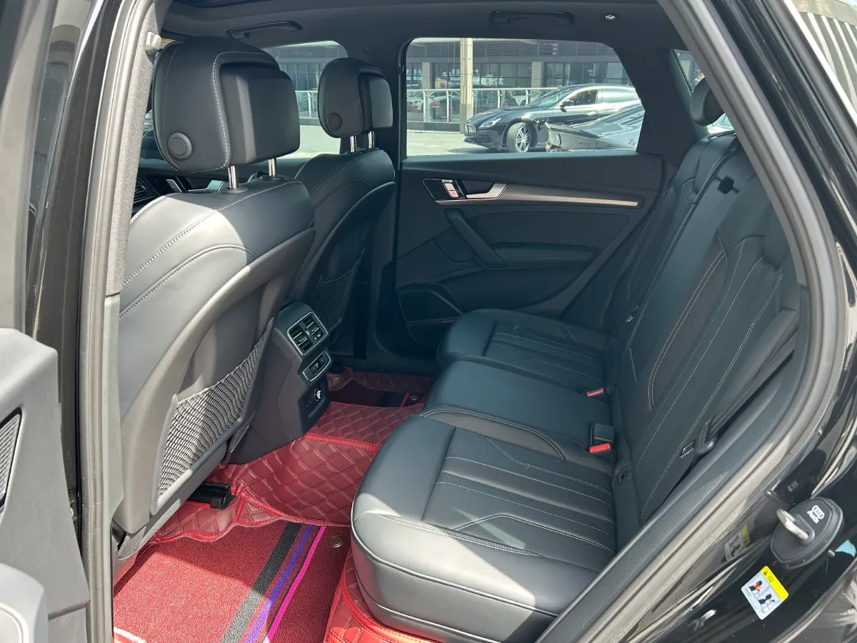 2025 Audi Q5L 2.0T 245HP L4 7DCT,autocango,china used car exporter,china ev exporter,chinese used car exporter,chinese used ev exporter