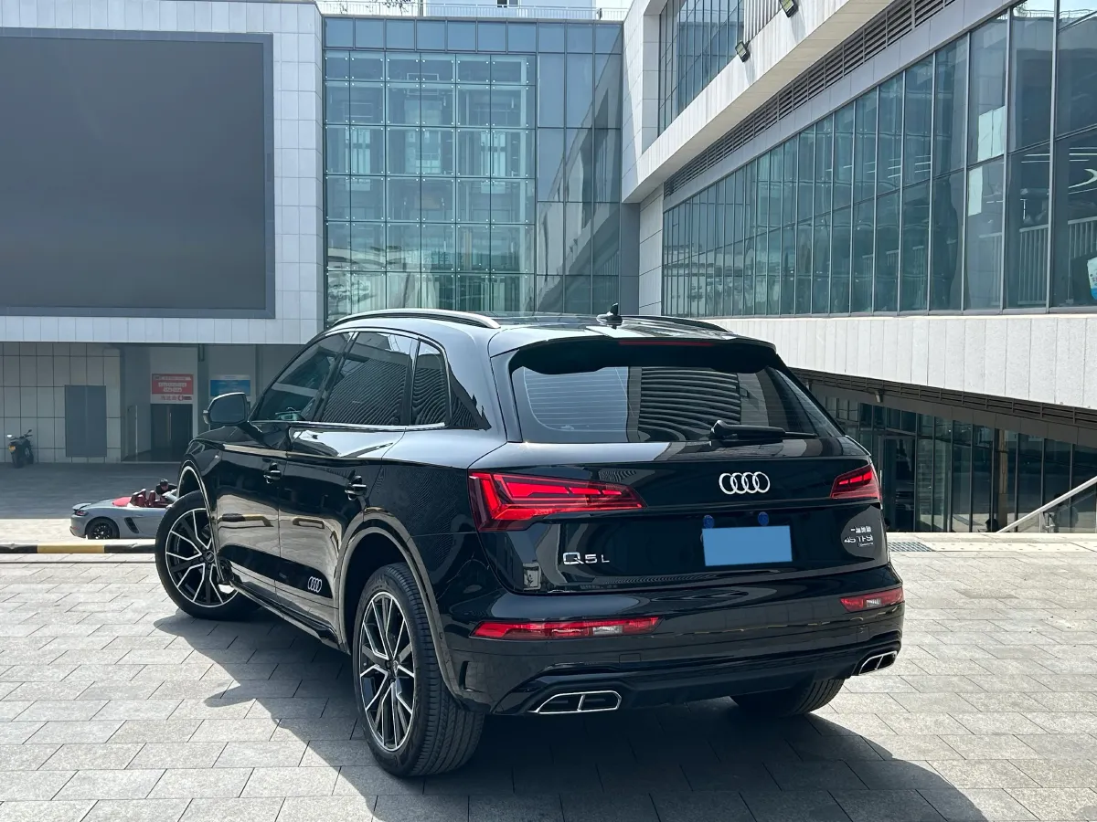 2025 Audi Q5L 2.0T 245HP L4 7DCT,autocango,china used car exporter,china ev exporter,chinese used car exporter,chinese used ev exporter