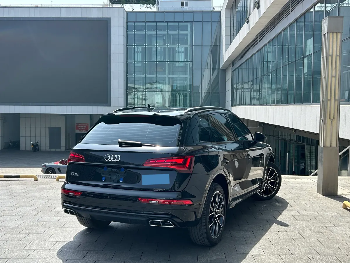 2025 Audi Q5L 2.0T 245HP L4 7DCT,autocango,china used car exporter,china ev exporter,chinese used car exporter,chinese used ev exporter