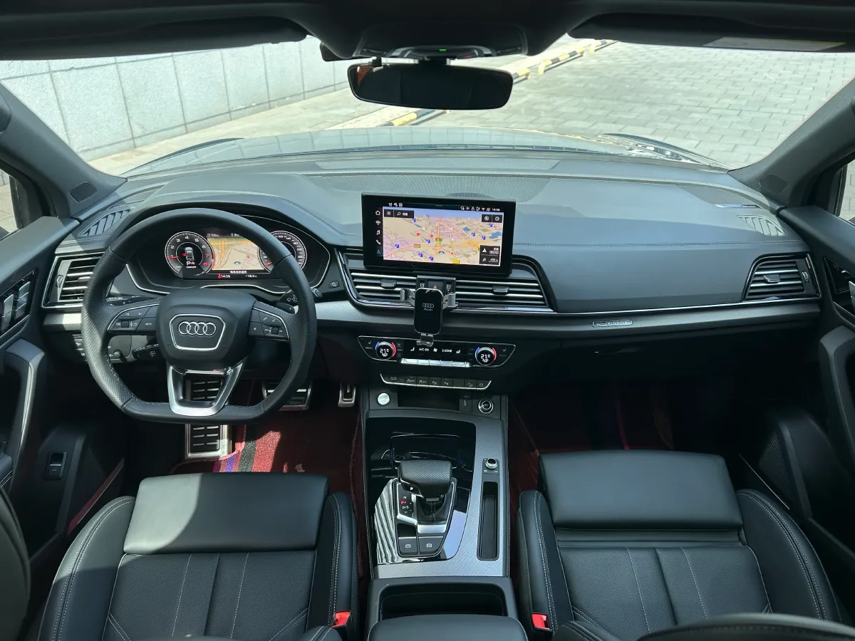 2025 Audi Q5L 2.0T 245HP L4 7DCT,autocango,china used car exporter,china ev exporter,chinese used car exporter,chinese used ev exporter