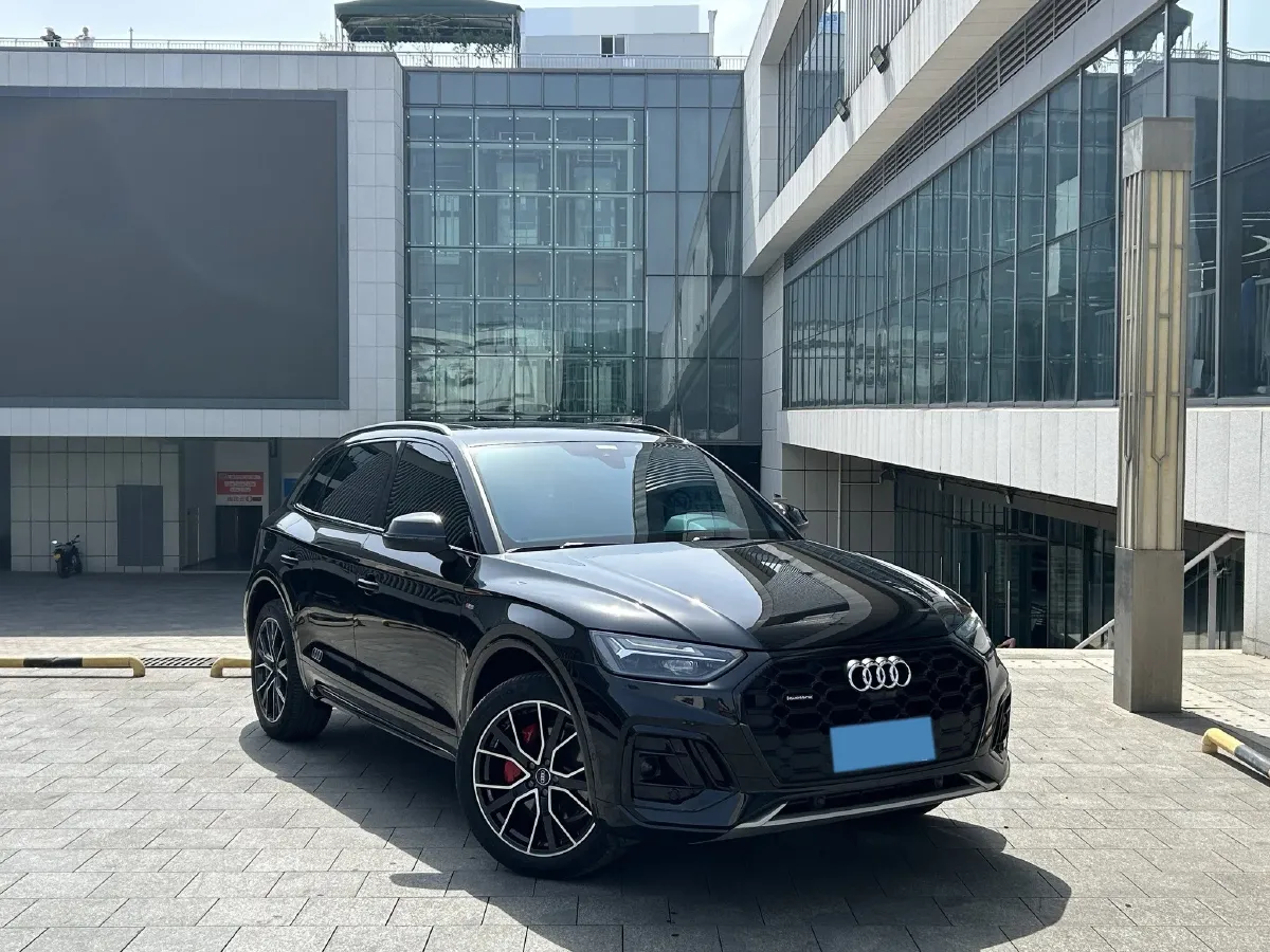 2025 Audi Q5L 2.0T 245HP L4 7DCT,autocango,china used car exporter,china ev exporter,chinese used car exporter,chinese used ev exporter