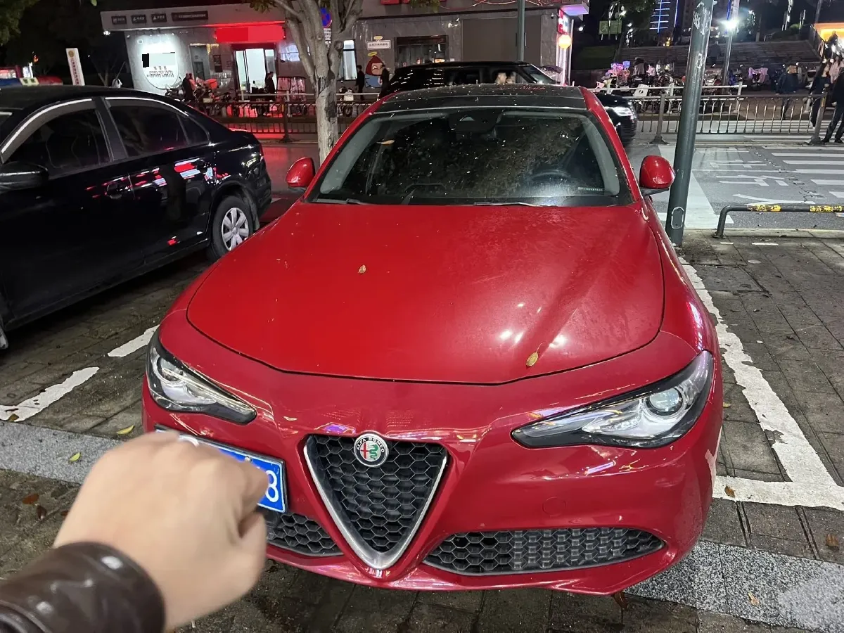 2017 Alfa Romeo Giulia 2.0T 200HP L4 8AT,autocango,china used car exporter,china ev exporter,chinese used car exporter,chinese used ev exporter
