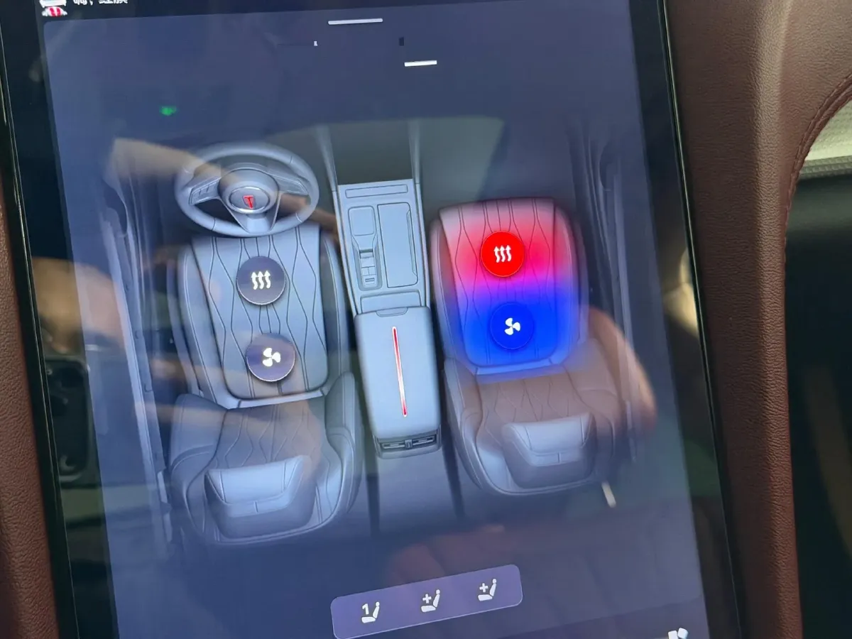 2024 HongQi H5 2.0T 224HP L4 8AT,autocango,china used car exporter,china ev exporter,chinese used car exporter,chinese used ev exporter