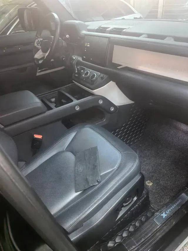 2024 Land Rover Defender 3.0T 400HP L6 8AT,autocango,china used car exporter,china ev exporter,chinese used car exporter,chinese used ev exporter