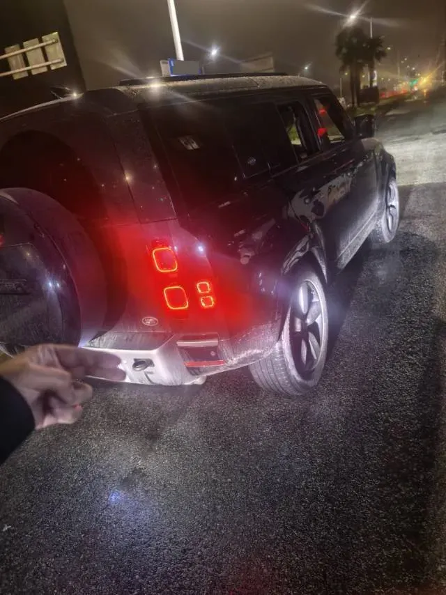 2024 Land Rover Defender 3.0T 400HP L6 8AT,autocango,china used car exporter,china ev exporter,chinese used car exporter,chinese used ev exporter