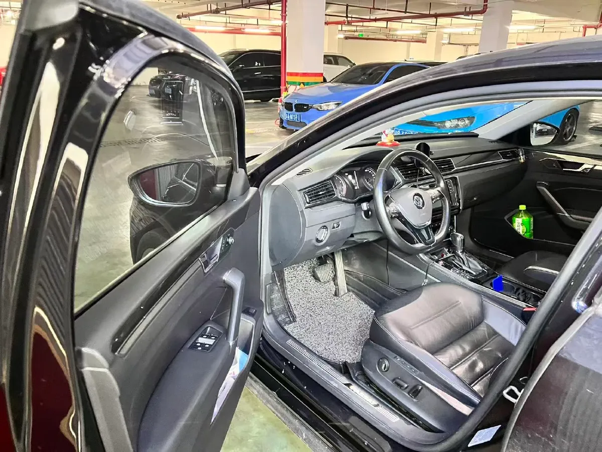 2017 Volkswagen Passat 1.8T 180HP L4 7DCT,autocango,china used car exporter,china ev exporter,chinese used car exporter,chinese used ev exporter