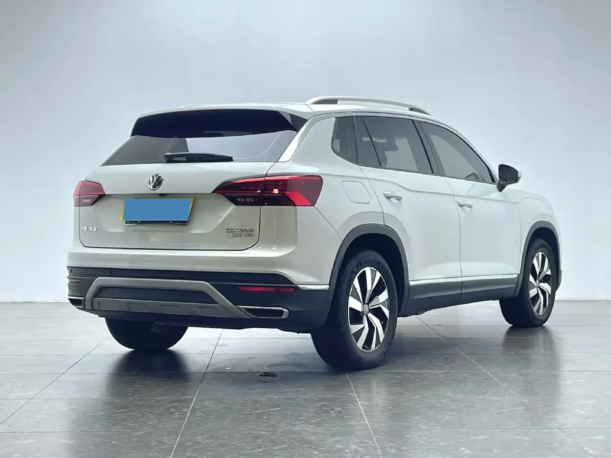 2019 Jeep Cherokee 2.0T 234HP L4 9AT,autocango,china used car exporter,china ev exporter,chinese used car exporter,chinese used ev exporter