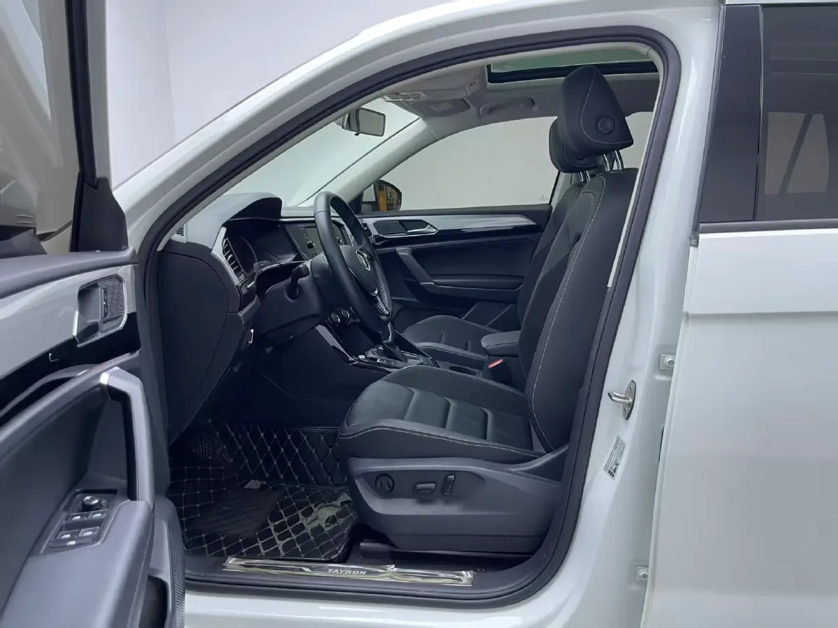 2019 Jeep Cherokee 2.0T 234HP L4 9AT,autocango,china used car exporter,china ev exporter,chinese used car exporter,chinese used ev exporter