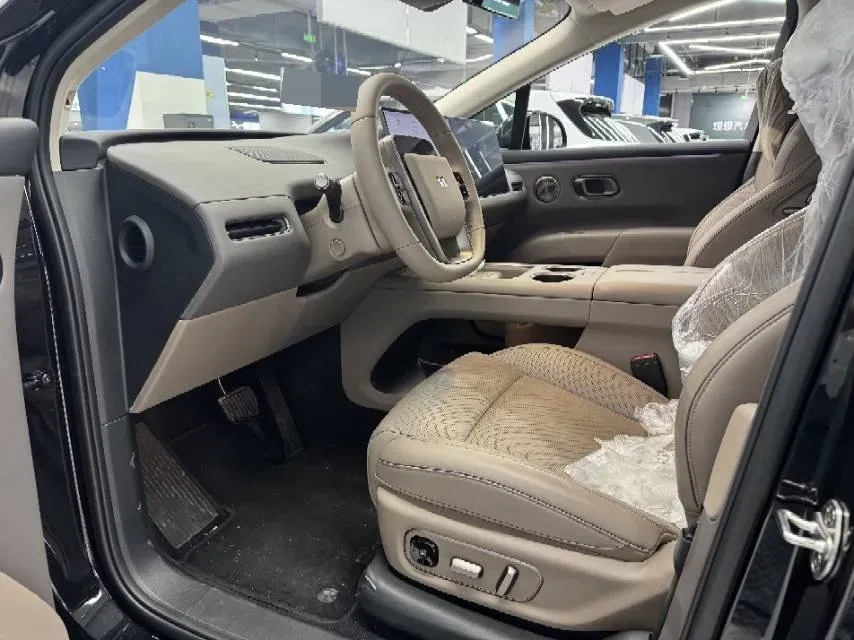 2025 Li i8 BEV,autocango,china used car exporter,china ev exporter,chinese used car exporter,chinese used ev exporter