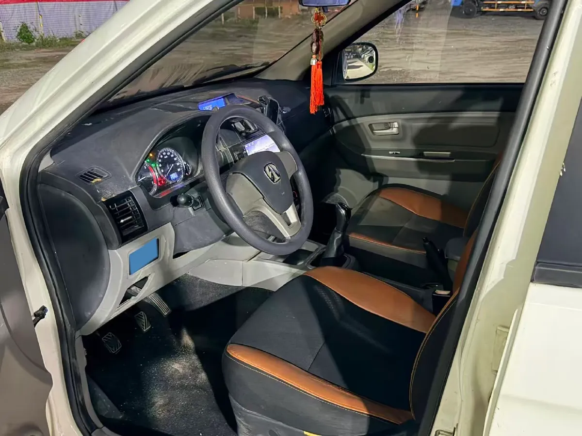 2016 BAIC WeiWang M35 1.5L 116HP L4 5MT,autocango,china used car exporter,china ev exporter,chinese used car exporter,chinese used ev exporter