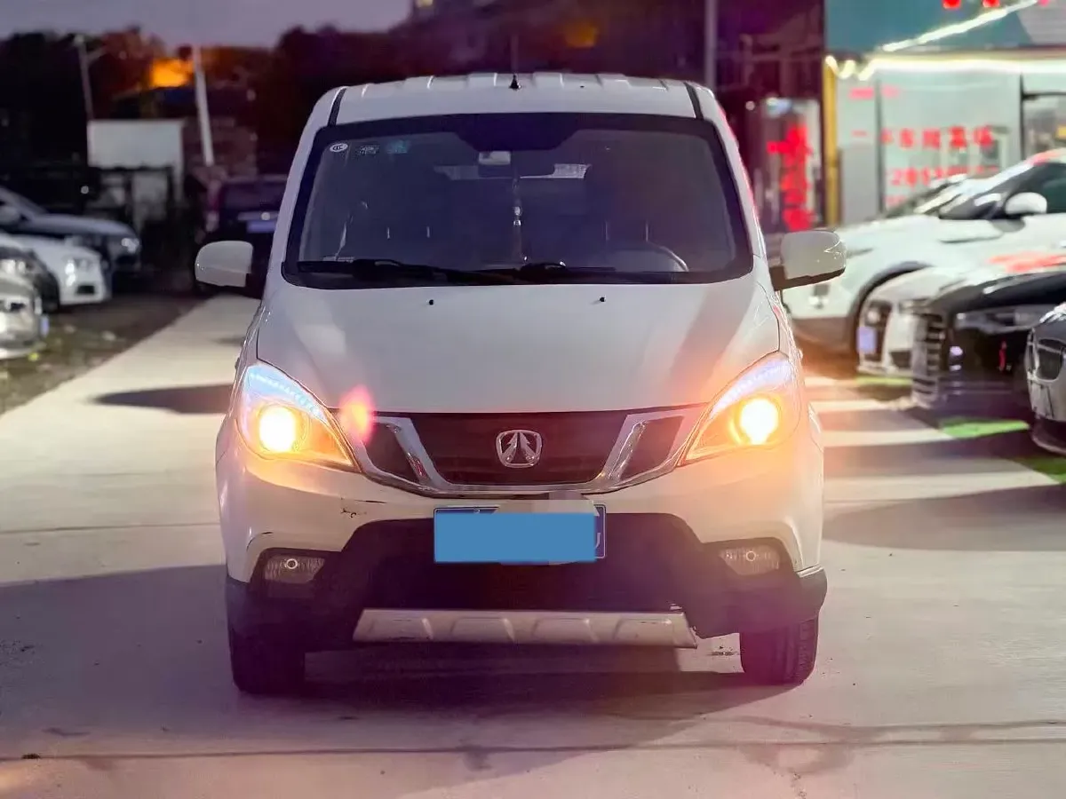 2016 BAIC WeiWang M35 1.5L 116HP L4 5MT,autocango,china used car exporter,china ev exporter,chinese used car exporter,chinese used ev exporter