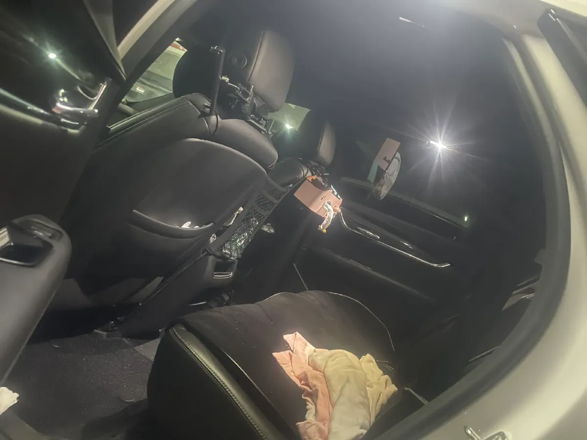 2022 Cadillac XT5 2.0T 237HP L4 9AT,autocango,china used car exporter,china ev exporter,chinese used car exporter,chinese used ev exporter