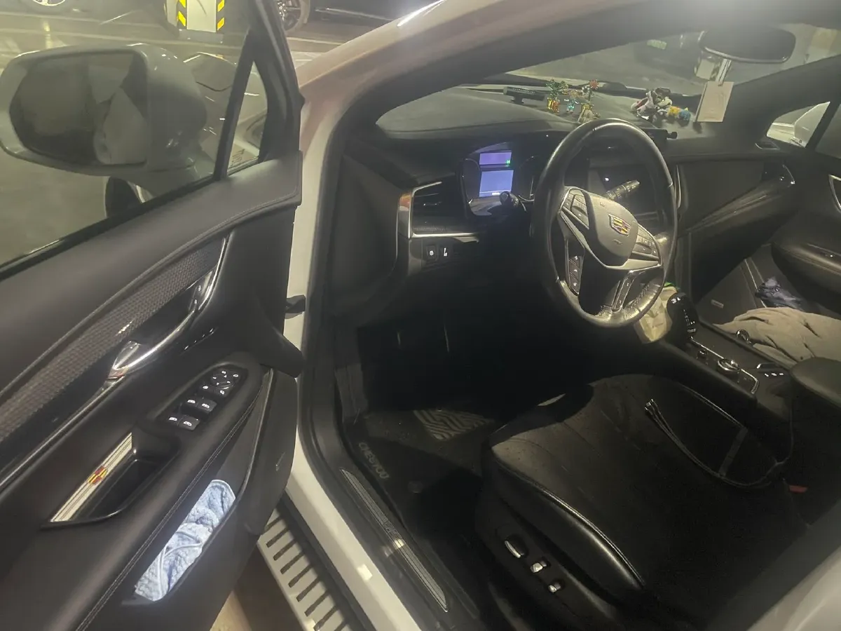 2022 Cadillac XT5 2.0T 237HP L4 9AT,autocango,china used car exporter,china ev exporter,chinese used car exporter,chinese used ev exporter