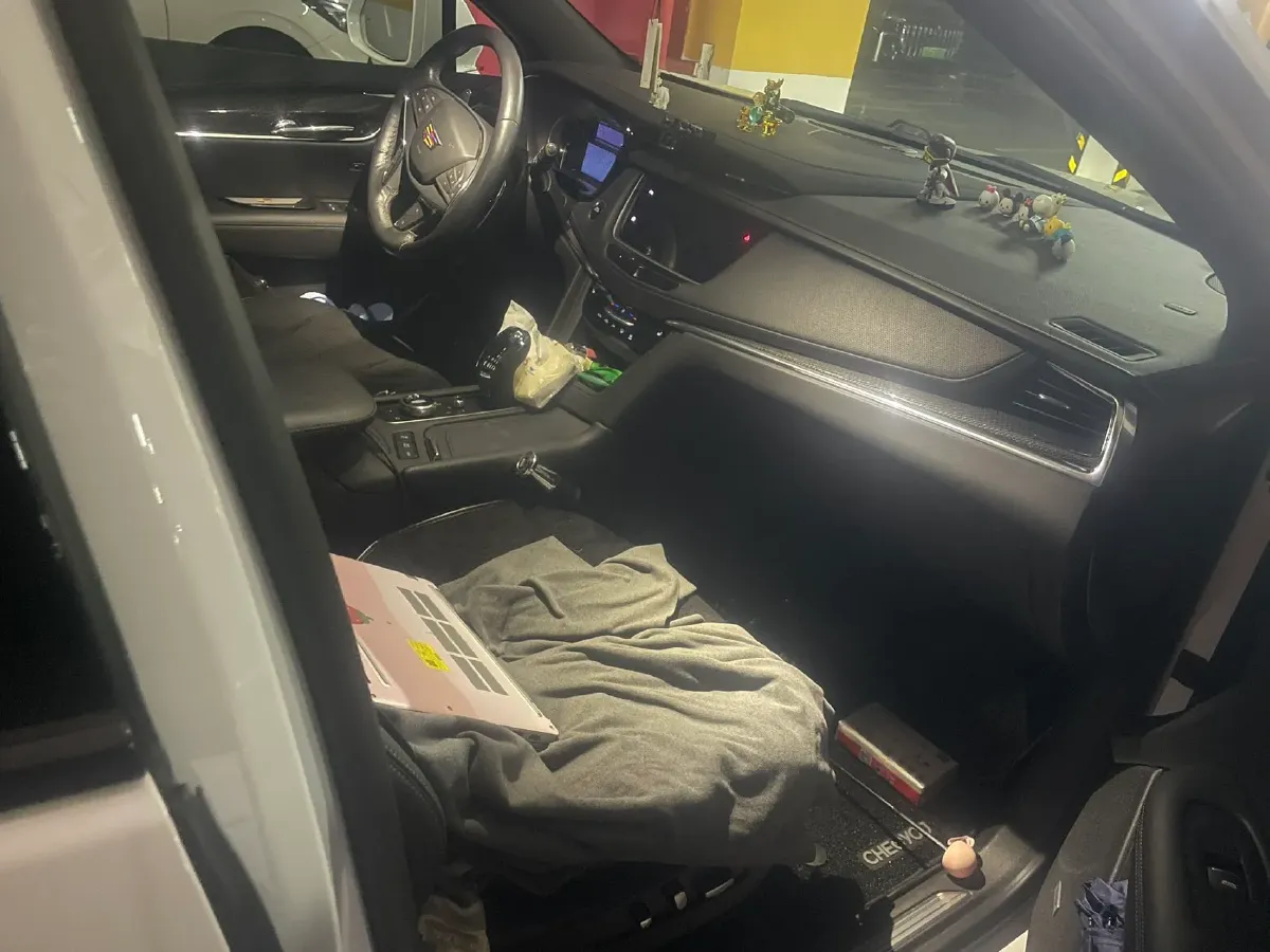 2022 Cadillac XT5 2.0T 237HP L4 9AT,autocango,china used car exporter,china ev exporter,chinese used car exporter,chinese used ev exporter