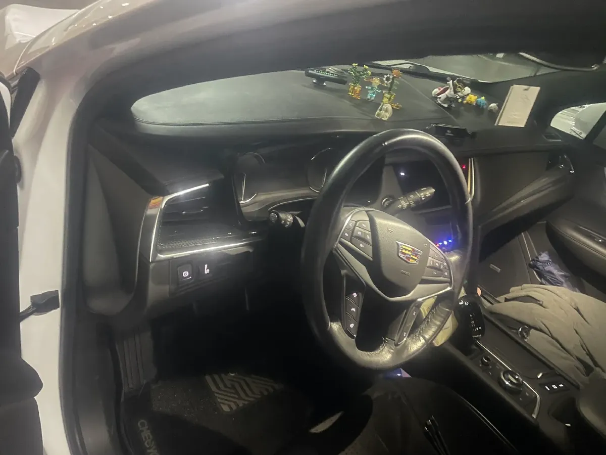 2022 Cadillac XT5 2.0T 237HP L4 9AT,autocango,china used car exporter,china ev exporter,chinese used car exporter,chinese used ev exporter