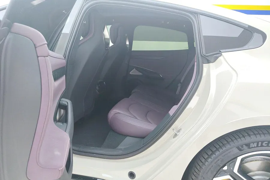 2024 MI SU7 BEV 101KWH,autocango,china used car exporter,china ev exporter,chinese used car exporter,chinese used ev exporter