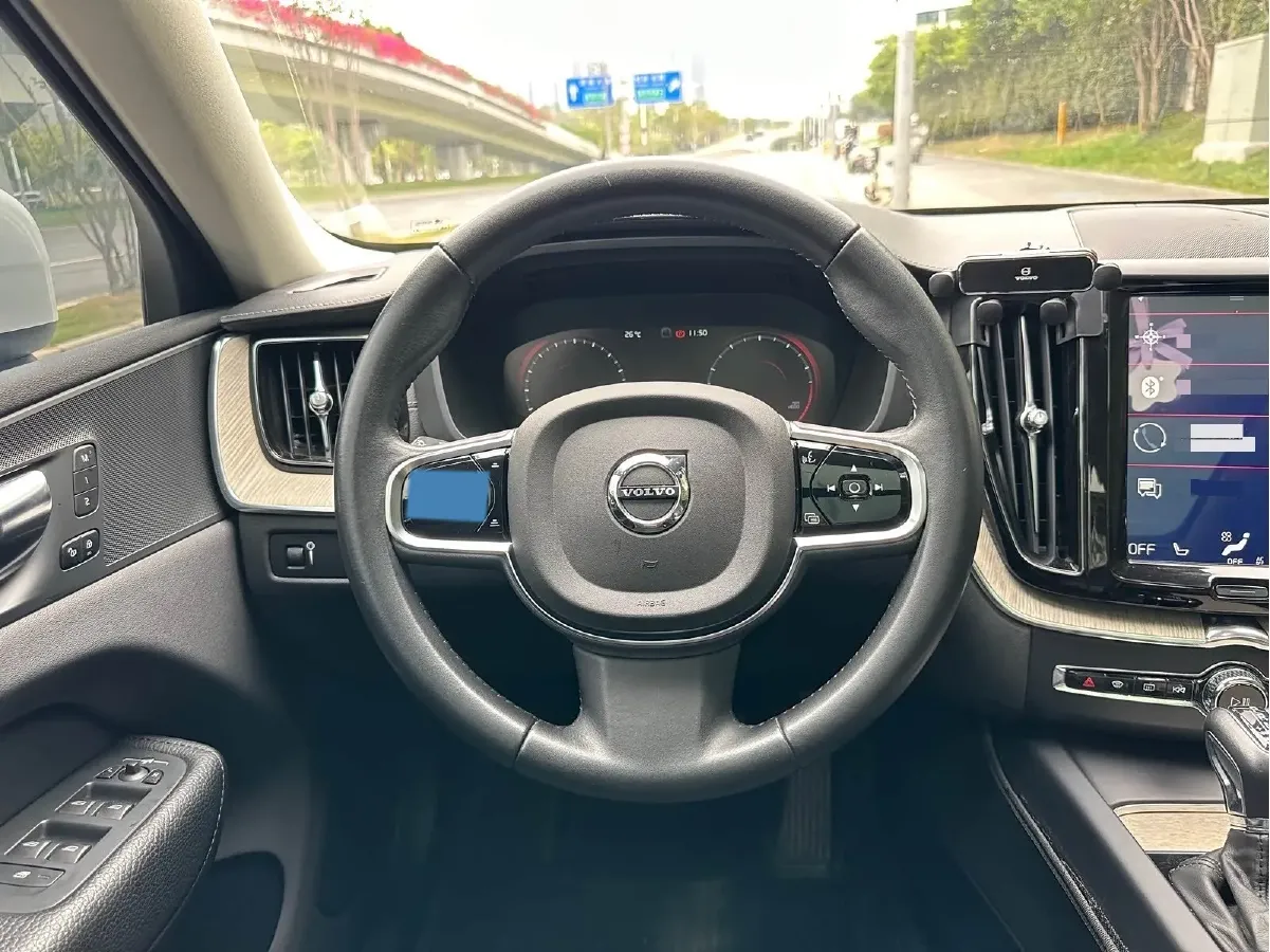 2020 Volvo XC60 2.0T 254HP L4 8AT,autocango,china used car exporter,china ev exporter,chinese used car exporter,chinese used ev exporter