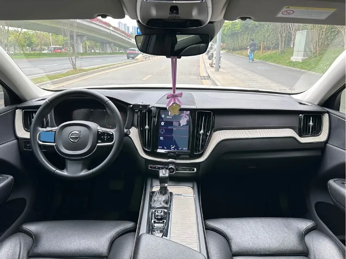 2020 Volvo XC60 2.0T 254HP L4 8AT,autocango,china used car exporter,china ev exporter,chinese used car exporter,chinese used ev exporter