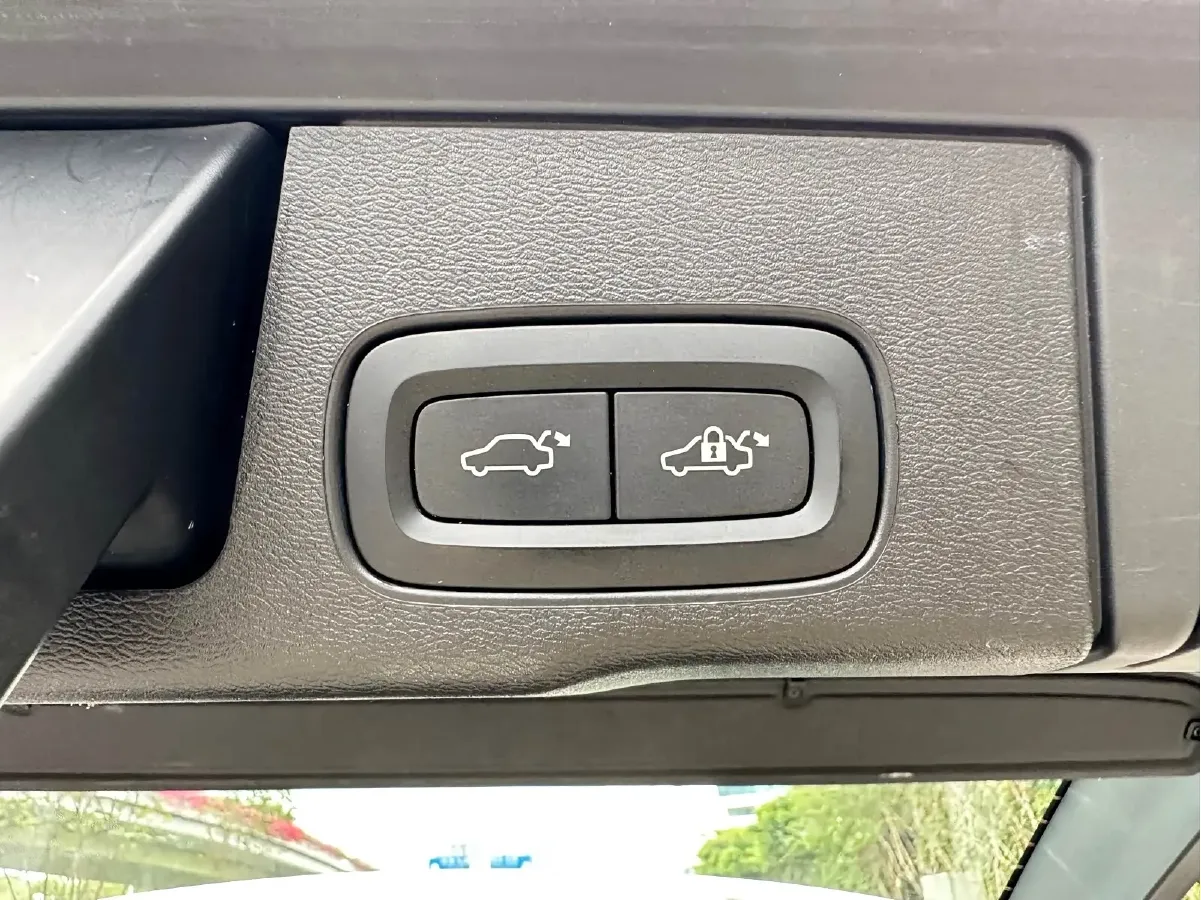 2020 Volvo XC60 2.0T 254HP L4 8AT,autocango,china used car exporter,china ev exporter,chinese used car exporter,chinese used ev exporter