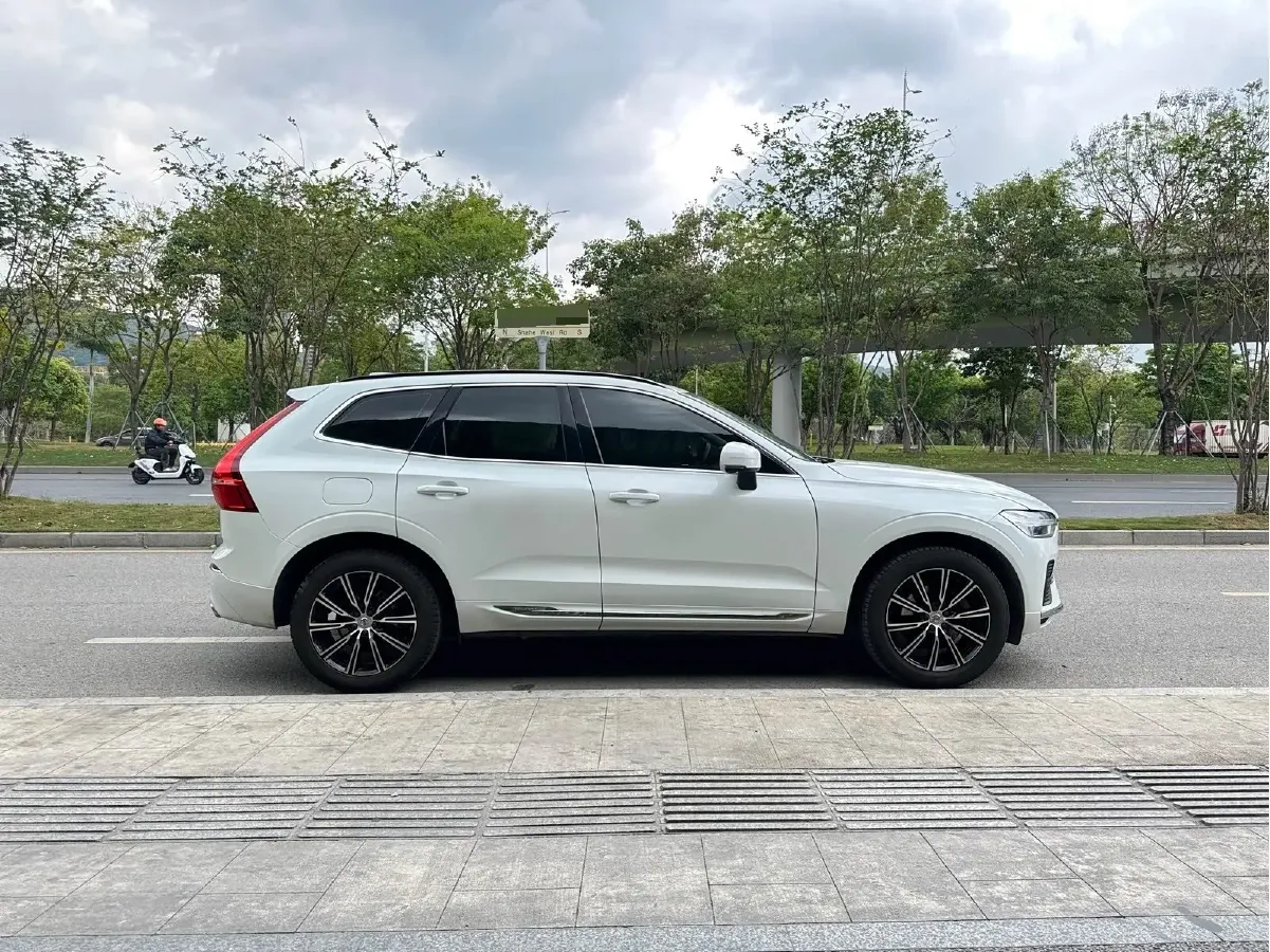 2020 Volvo XC60 2.0T 254HP L4 8AT,autocango,china used car exporter,china ev exporter,chinese used car exporter,chinese used ev exporter