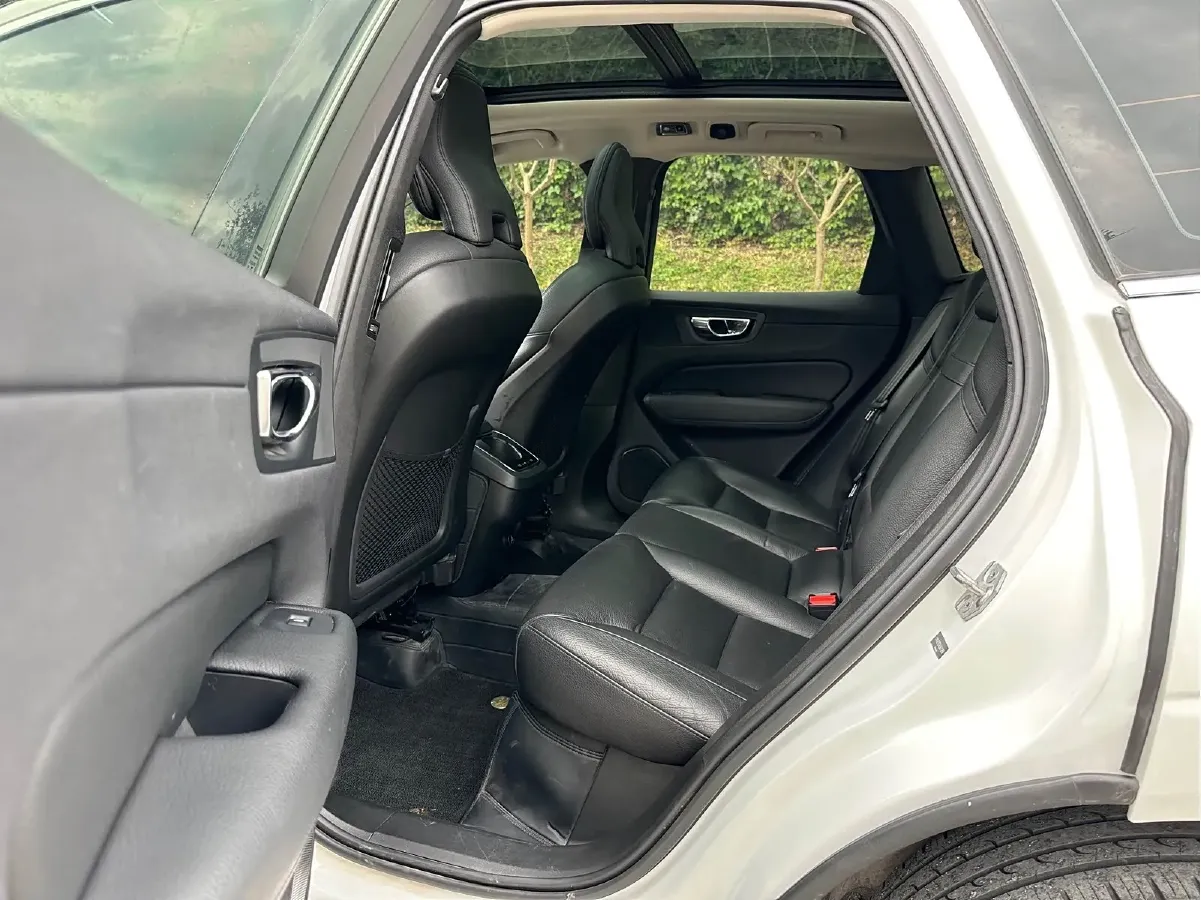 2020 Volvo XC60 2.0T 254HP L4 8AT,autocango,china used car exporter,china ev exporter,chinese used car exporter,chinese used ev exporter