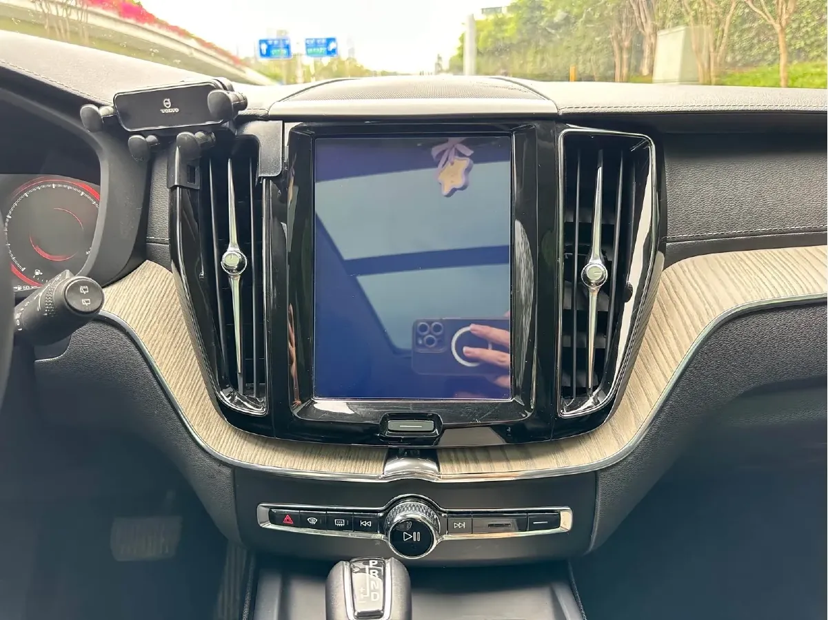 2020 Volvo XC60 2.0T 254HP L4 8AT,autocango,china used car exporter,china ev exporter,chinese used car exporter,chinese used ev exporter