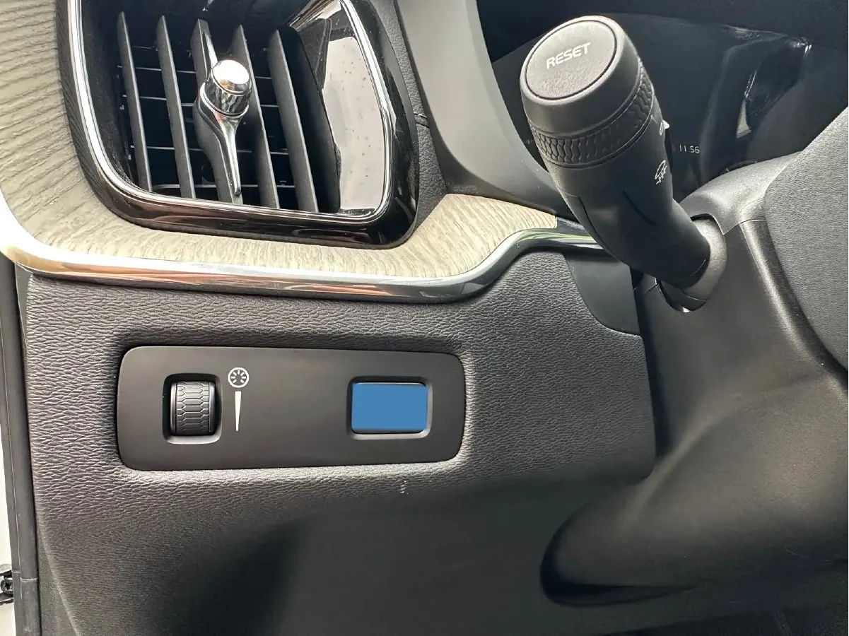 2020 Volvo XC60 2.0T 254HP L4 8AT,autocango,china used car exporter,china ev exporter,chinese used car exporter,chinese used ev exporter